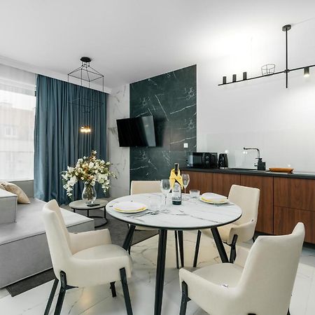 Apartments Poznan Chwaliszewo Residence With Free Garage By Noclegi Renters Ngoại thất bức ảnh