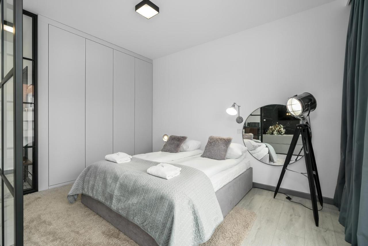Apartments Poznan Chwaliszewo Residence With Free Garage By Noclegi Renters Ngoại thất bức ảnh